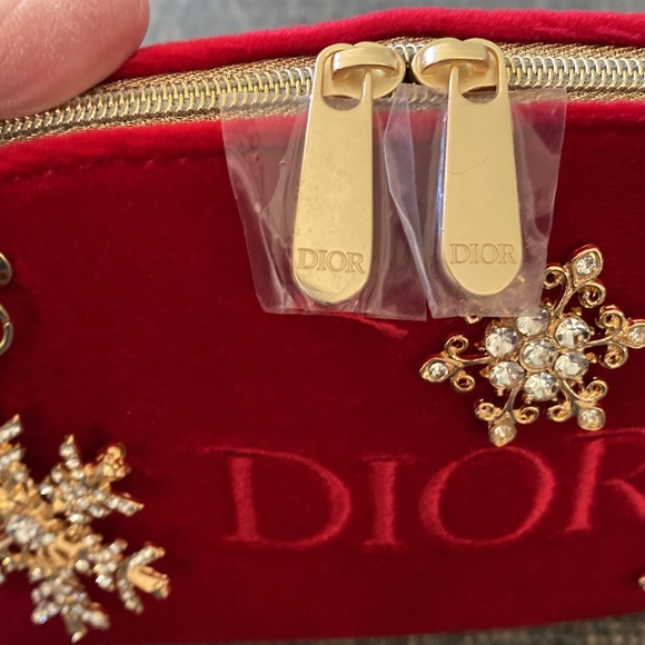 Dior Red Velvet Cosmetic Pouch - Picture 5 of 10